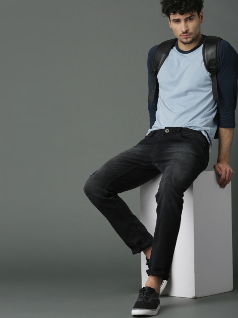 

Roadster Men Blue Solid Round Neck T-shirt