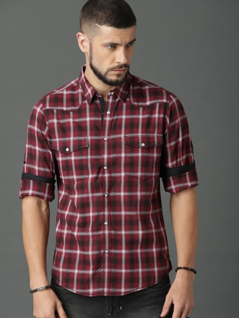 

Roadster Men Maroon Regular Fit Checked Casual Shirt