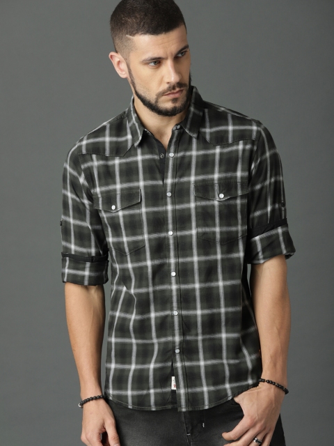 

Roadster Men Black & White Regular Fit Checked Casual Shirt