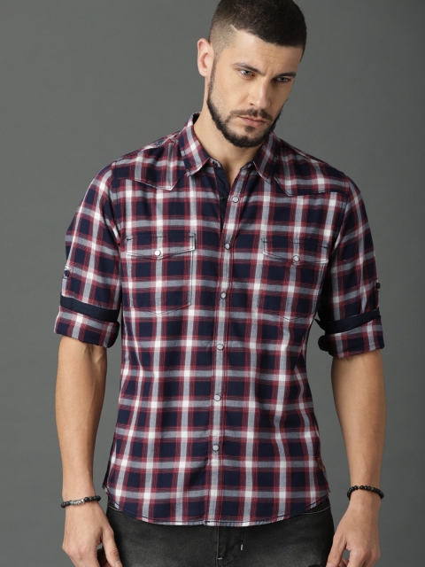 

Roadster Men Navy Blue & Red Regular Fit Checked Casual Shirt