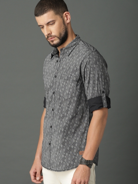 

Roadster Men Grey & Black Regular Fit Cotton Printed Casual Shirt
