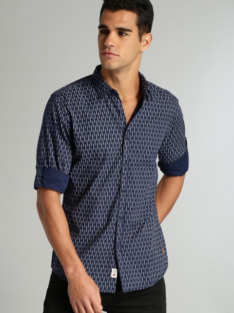 

Roadster Men Navy Blue & White Regular Fit Cotton Printed Casual Shirt