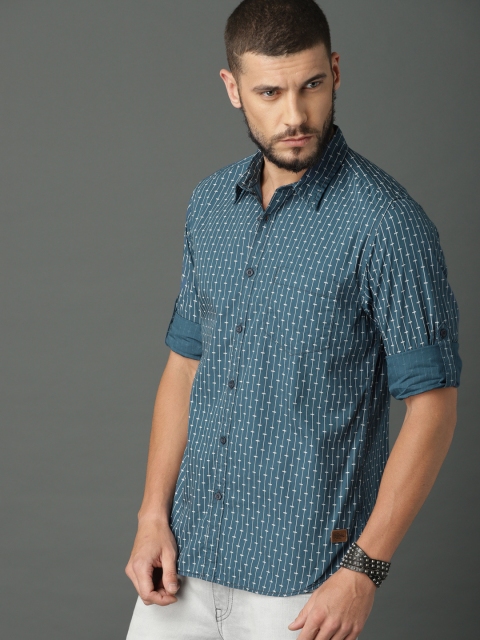 

Roadster Men Blue Regular Fit Striped Casual Shirt