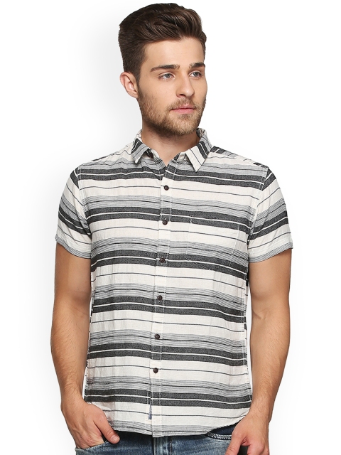 

People Men Black & Off-White Slim Fit Striped Casual Shirt