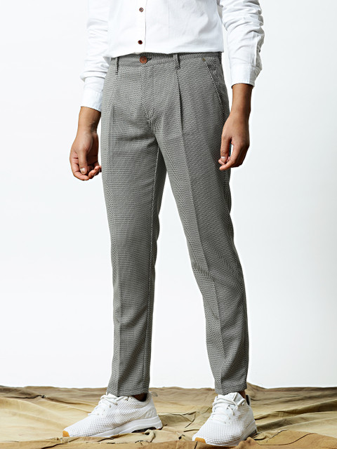 

Mr Bowerbird Men White & Black Regular Fit Pleated Printed Regular Cropped Trousers