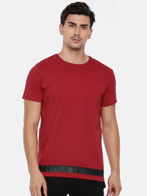 

SKULT by Shahid Kapoor Men Red Solid Round Neck T-shirt