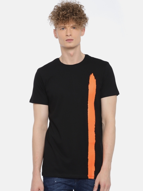 

SKULT by Shahid Kapoor Men Black Solid Round Neck T-shirt