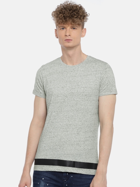 

SKULT by Shahid Kapoor Men Grey Solid Round Neck T-shirt