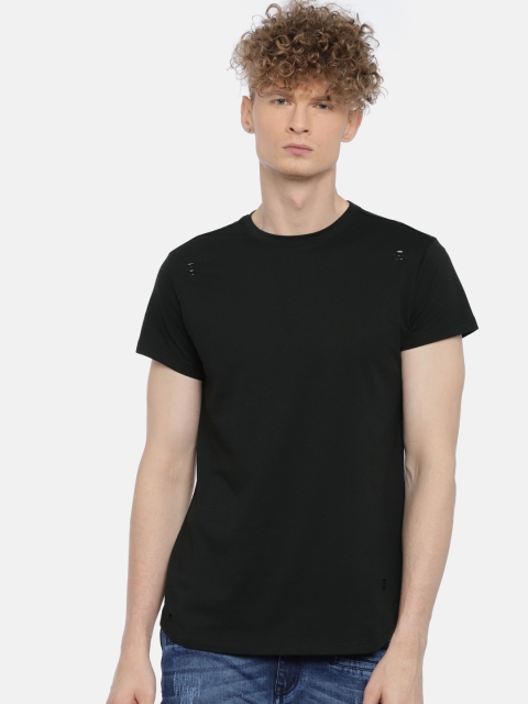 

SKULT by Shahid Kapoor Men Black Solid Round Neck T-shirt