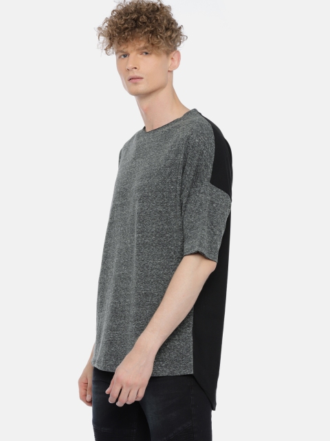 

SKULT by Shahid Kapoor Men Grey Solid Round Neck T-shirt
