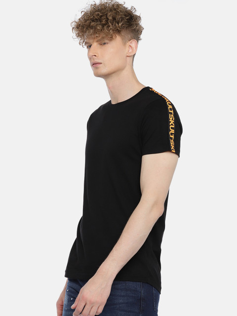 

SKULT by Shahid Kapoor Men Black Solid Round Neck T-shirt