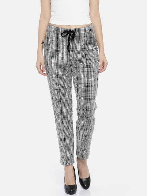 

Vero Moda Women Black & White Regular Fit Checked Regular Trousers