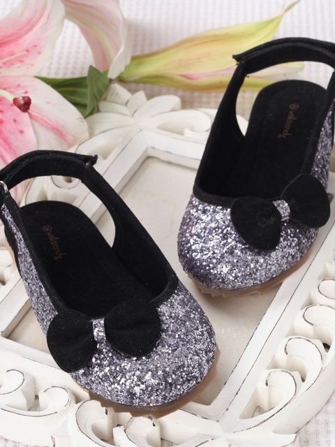 

Walktrendy Girls Black and Silver Synthetic Ballerinas