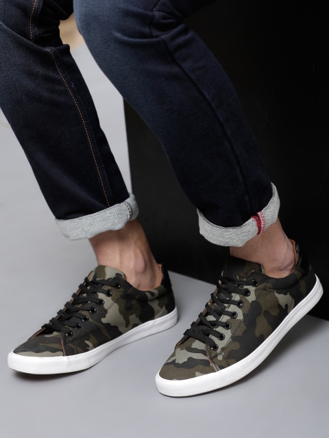 

LOCOMOTIVE Men Green Sneakers