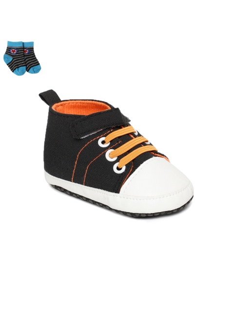 

Kittens Boys Black Sneakers With Socks