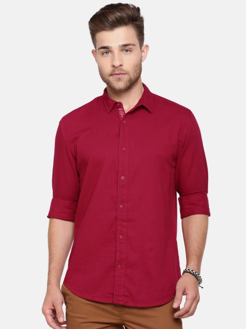 

Breakbounce Men Red Solid Slim Fit Casual Shirt