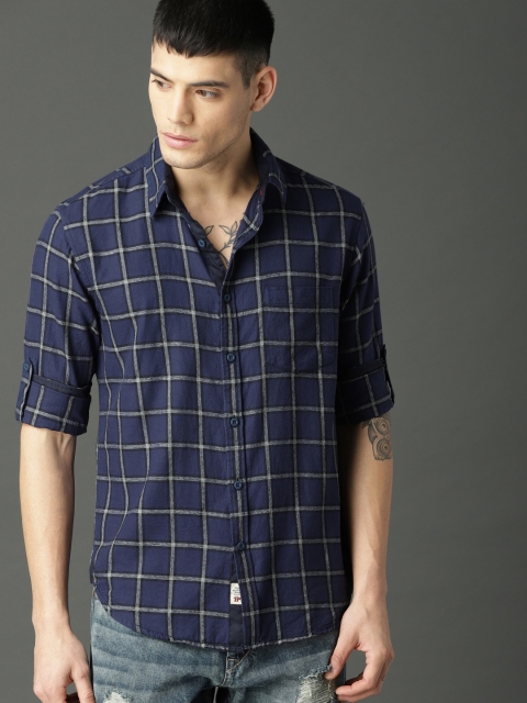 

Roadster Men Navy Blue & White Regular Fit Checked Casual Shirt