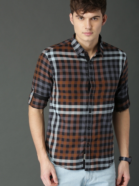 

Roadster Men Blue & Brown Regular Fit Checked Casual Shirt