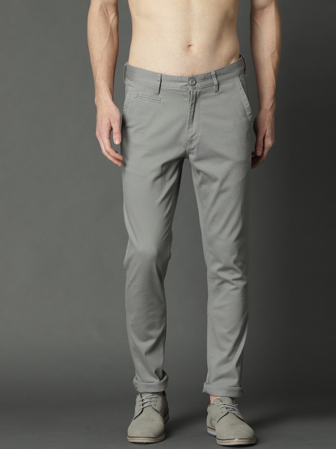

Roadster Men Grey Regular Fit Solid Chinos