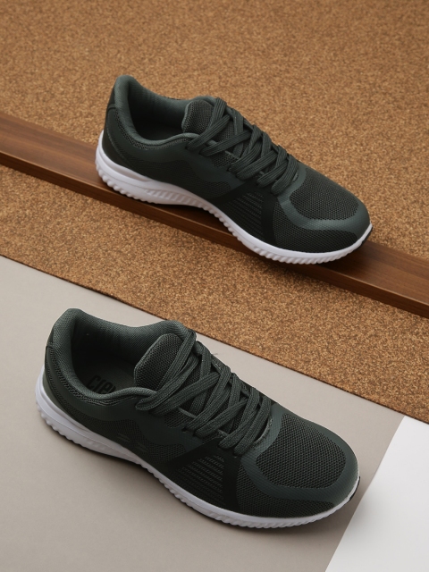 

Crew STREET Men Grey Running Shoes