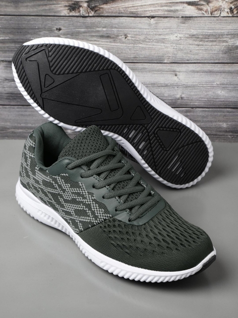 

Crew STREET Men Grey Running Shoes