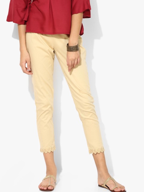 

Rangriti Women Beige Slim Fit Solid Pure Cotton Three-Fourth Trousers
