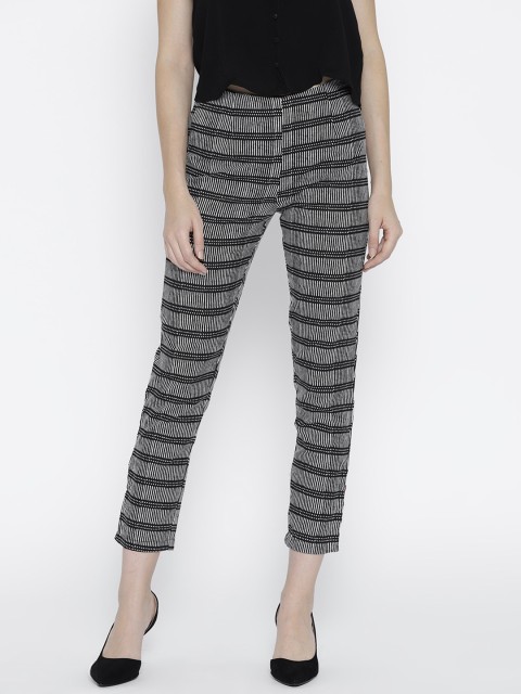

Rangriti Women Black & White Slim Fit Striped Cropped Trousers