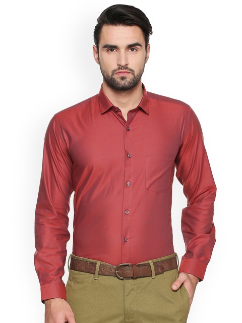 

V Dot Men Red Slim Fit Solid Casual Shirt