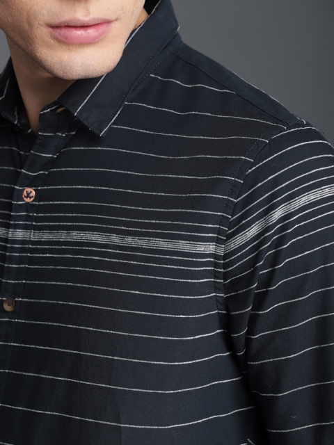 

WROGN Men Navy & Grey Slim Fit Striped Casual Shirt, Navy blue