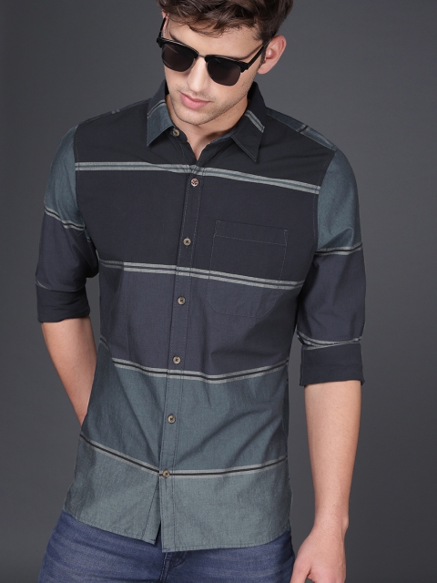 

WROGN Men Navy Blue Regular Fit Striped Casual Shirt