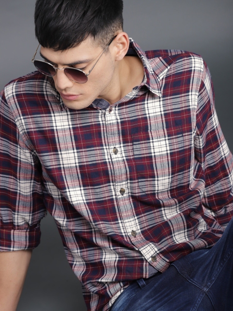 

WROGN Men Maroon & Off-White Slim Fit Checked Casual Shirt