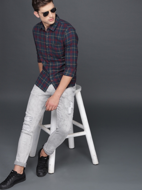

WROGN Men Navy Blue & Red Slim Fit Checked Casual Shirt