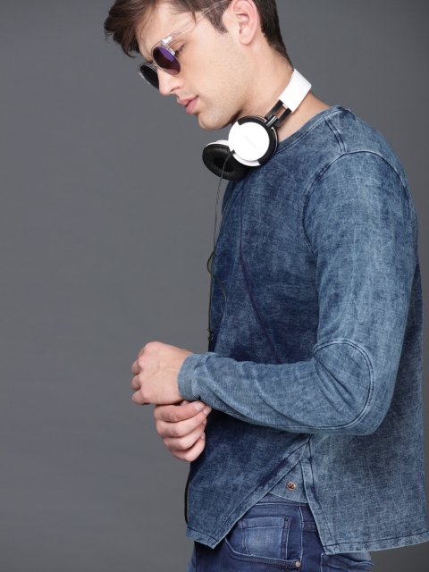 

WROGN Men Blue Solid Sweatshirt