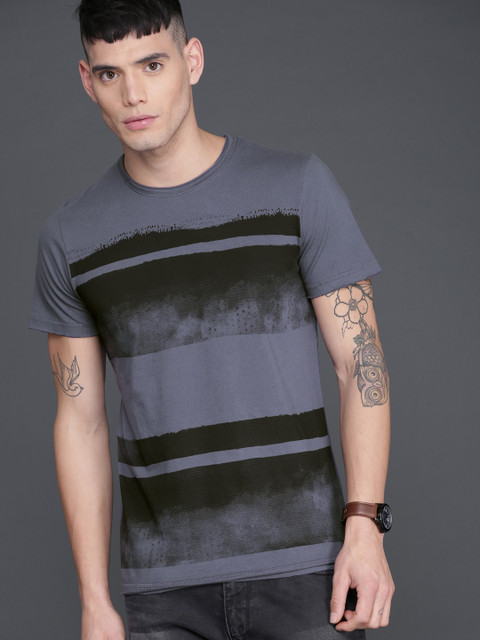 

WROGN Men Navy Blue Striped Slim Fit T-shirt