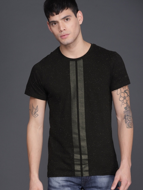 

WROGN Men Black Solid Round Neck T-shirt