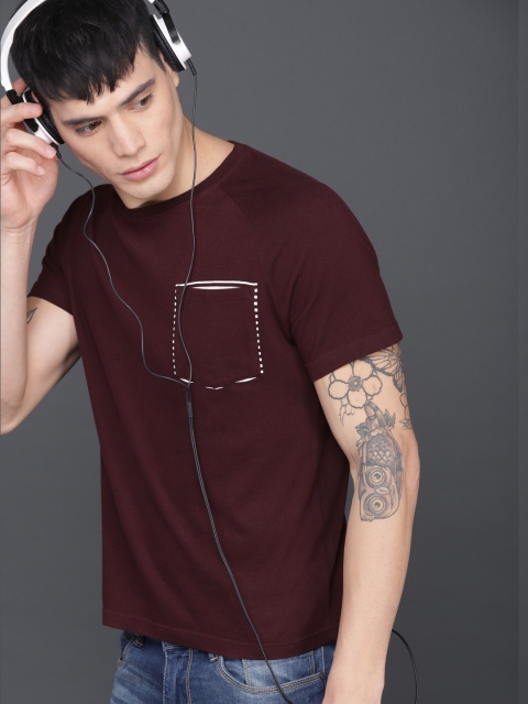 

WROGN Men Burgundy Solid Round Neck T-shirt