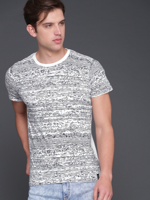 

WROGN Men White & Navy Blue Printed Round Neck T-shirt