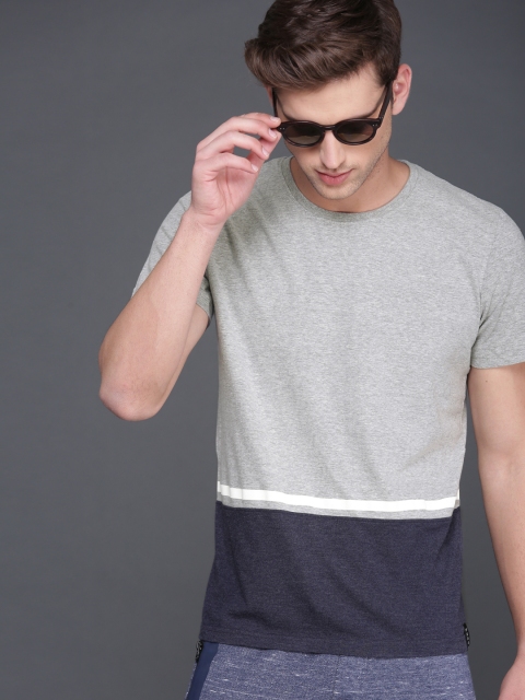 

WROGN Men Grey Colourblocked Round Neck T-shirt