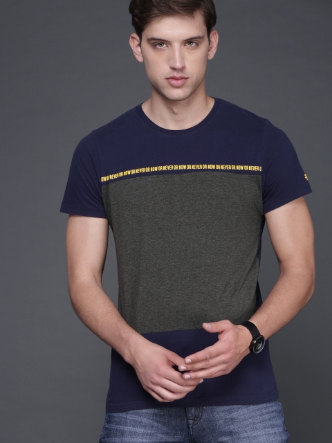 

WROGN Men Navy & Grey Colourblocked Slim Fit Round Neck T-shirt
