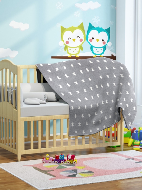 

Pluchi Grey & Off-White Star Print AC Room 350 GSM Baby Blanket