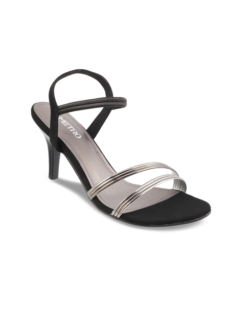 

Metro Women Grey Solid Sandals