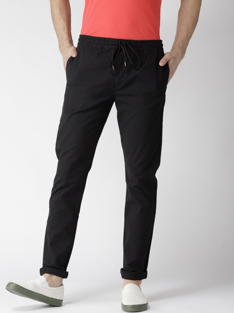 

Levis Men Black Tapered Fit Solid Trousers