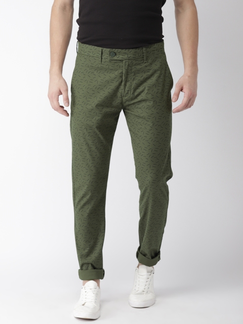 

Levis Men Green Tapered Fit Printed Chinos