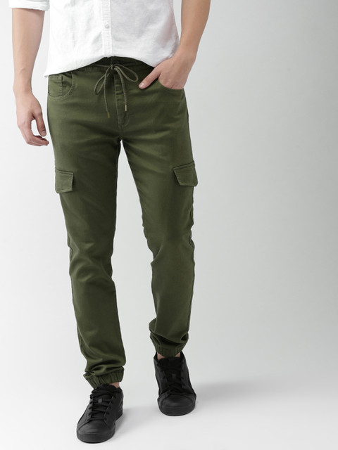 

Levis Men Green Slim Tapered Fit Solid Joggers