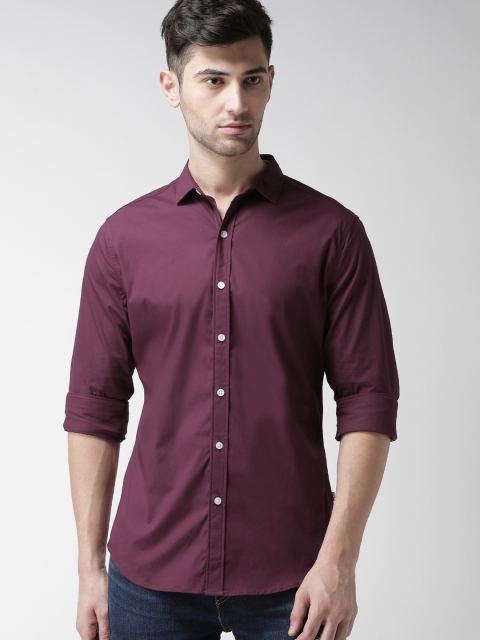 

Levis Men Maroon Trim Slim Fit Solid Casual Shirt