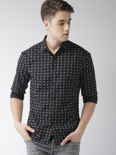

Levis Men Black & White Regular Fit Printed Casual Shirt