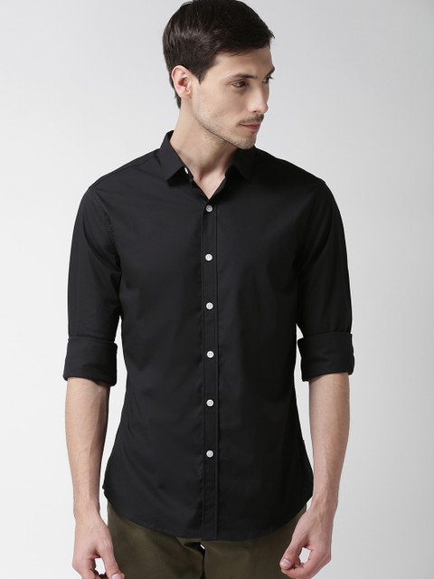 

Levis Men Black Trim Slim Fit Solid Casual Shirt