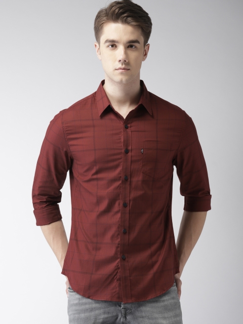

Levis Men Maroon Regular Fit Checked Casual Shirt