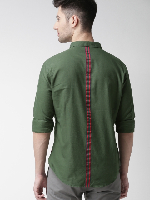 

Levis Men Green Slim Fit Solid Casual Shirt
