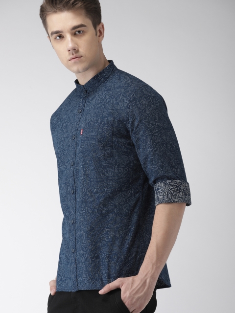

Levis Men Blue Slim Fit Printed Chambray Casual Shirt